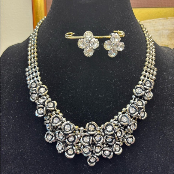 Jewelry - Elegant Silver and Rhinestones Floral Necklace and Earring Set!